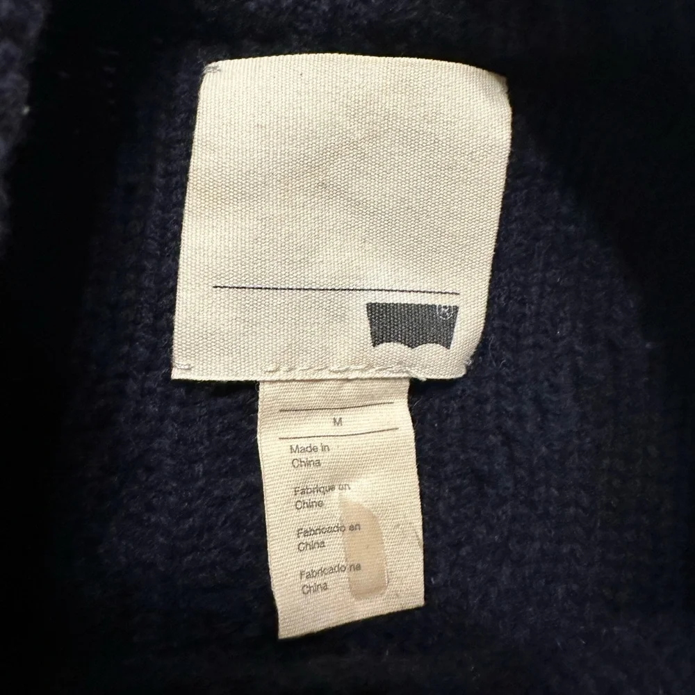 Levi’s Cable Knit Navy Blue Sweater. Size:Medium.